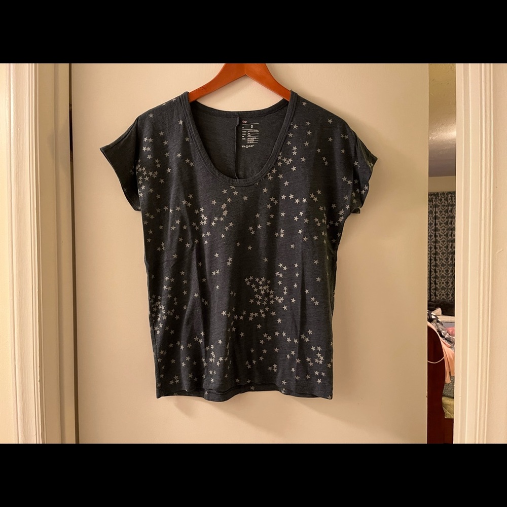 EUC Sz S blue with silver stars GAP t-shirt